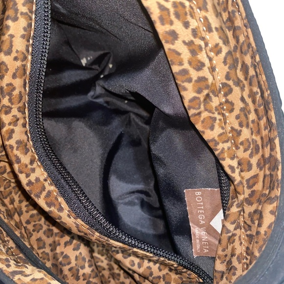 🔥❤️ Bottega Veneta Black Nylon & Cheetah Print Reversible Medium Hobo - Picture 6 of 9